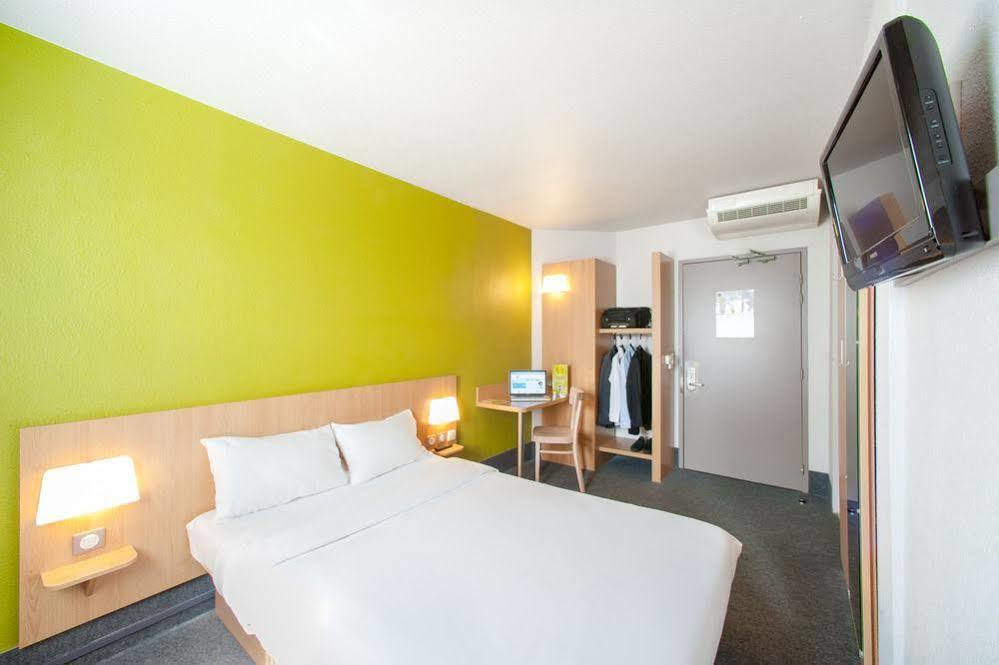 Hotel Restaurant Kyriad Direct Dijon Nord - Zenith - Toison D'Or Kültér fotó
